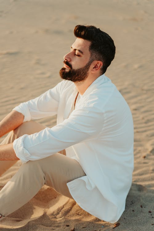 有关人, 坐, 垂直拍摄的免费素材图片