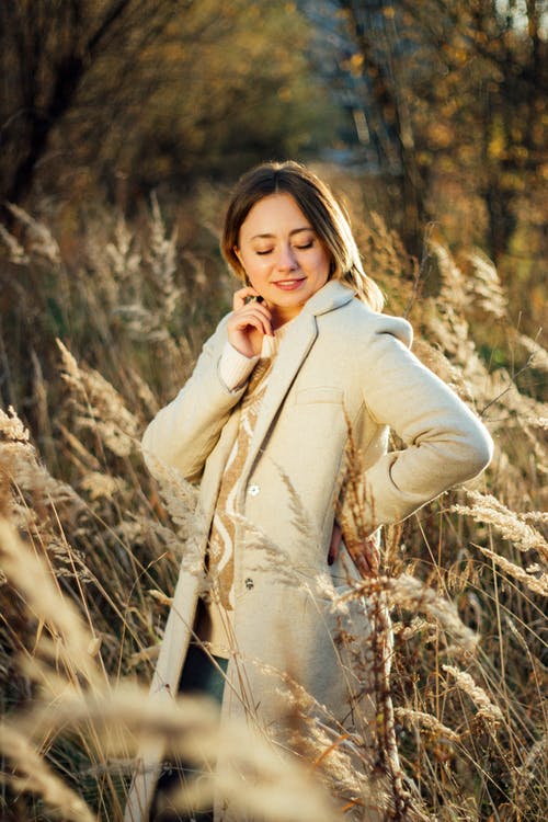 有关垂直拍摄, 大衣, 女人的免费素材图片