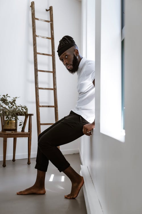 有关＃室内, 坐, 垂直拍摄的免费素材图片