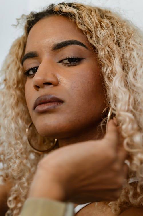 有关人, 垂直拍摄, 女人的免费素材图片