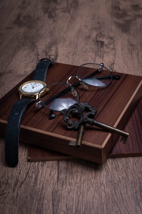 有关垂直拍摄, 手表, 按键的免费素材图片