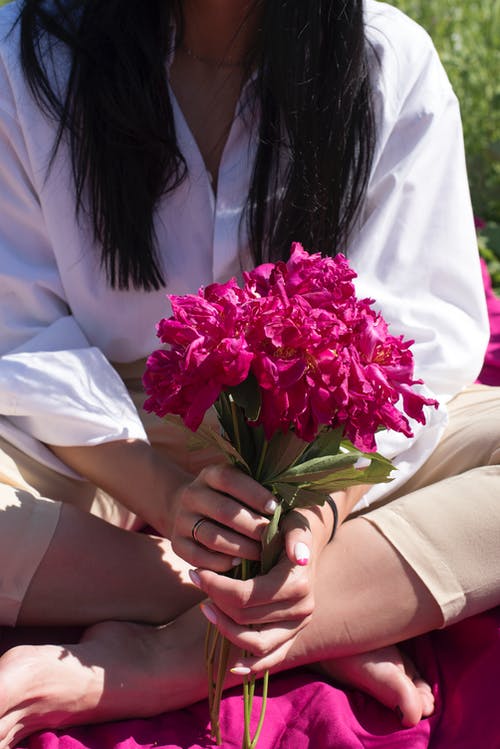 有关坐, 垂直拍摄, 女人的免费素材图片