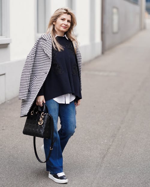 有关垂直拍摄, 大衣, 女人的免费素材图片