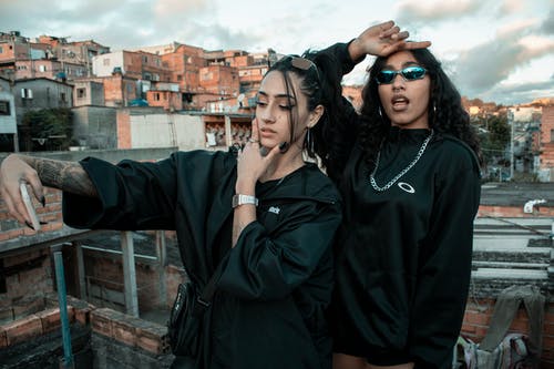 有关一起, 墨镜, 女性的免费素材图片