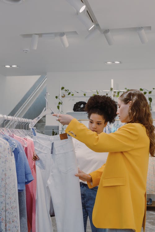 有关女性, 百货公司, 衣服的免费素材图片