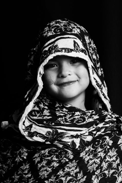 有关单色, 垂直拍摄, 女孩的免费素材图片