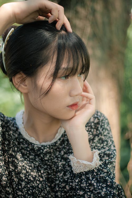 有关垂直拍摄, 女人, 摆姿势的免费素材图片