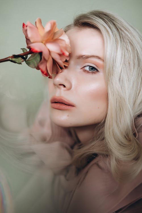 有关侧面图, 嘴唇, 垂直拍摄的免费素材图片