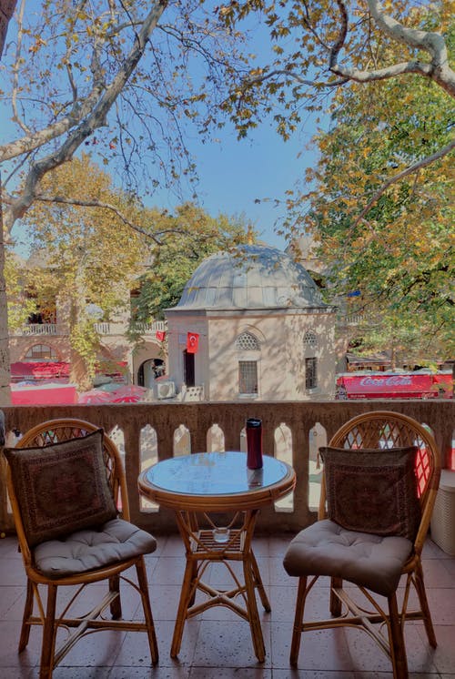 有关咖啡桌, 天井, 座位的免费素材图片