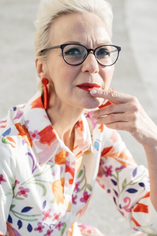 有关垂直拍摄, 女人, 奶奶的免费素材图片