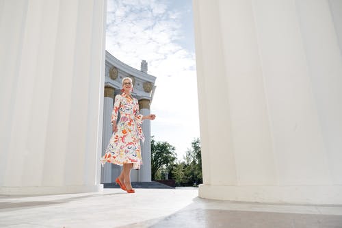 有关女人, 奶奶, 支柱的免费素材图片