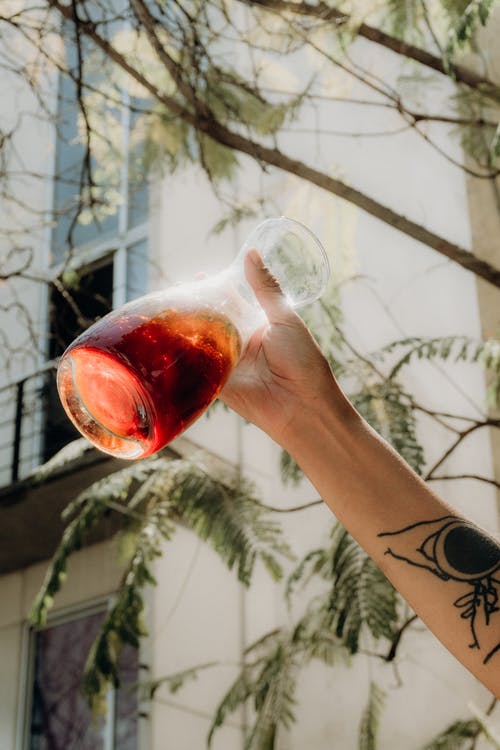 有关手, 手臂纹身, 握住的免费素材图片