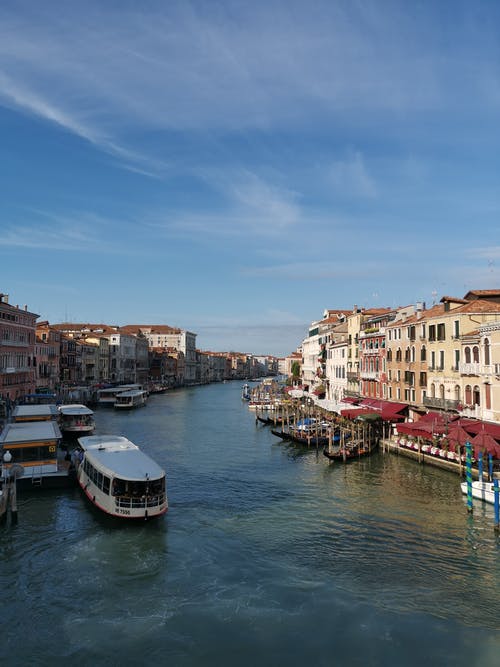 有关垂直拍摄, 建筑, 户外的免费素材图片