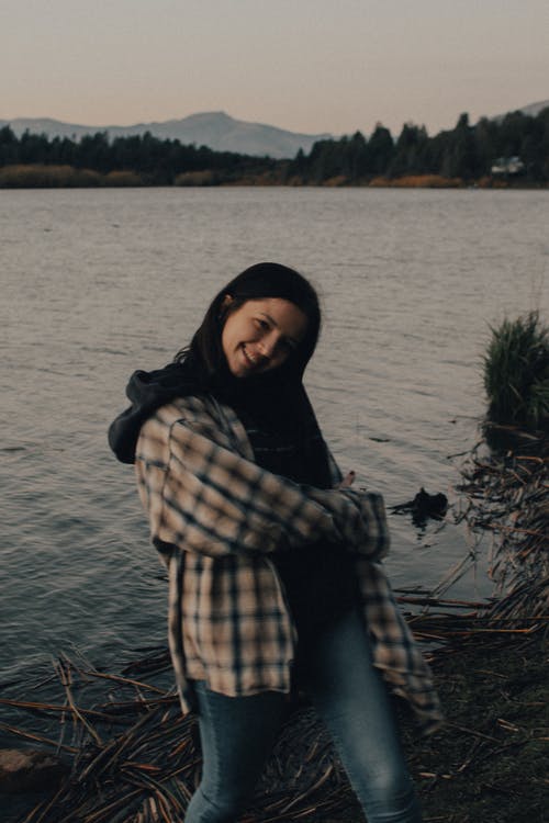 有关咖啡色头发的女人, 垂直拍摄, 女人的免费素材图片