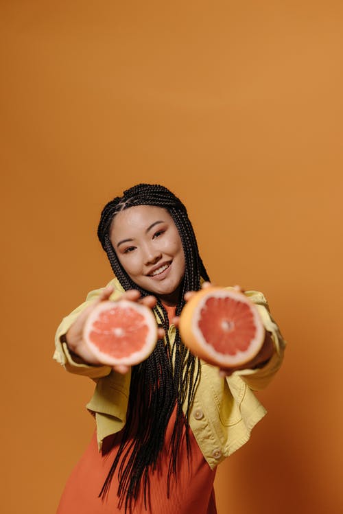 有关orange_background, 垂直拍摄, 女人的免费素材图片