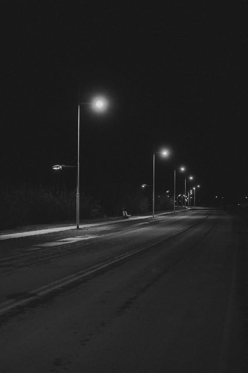 有关垂直拍摄, 晚上, 灯柱的免费素材图片