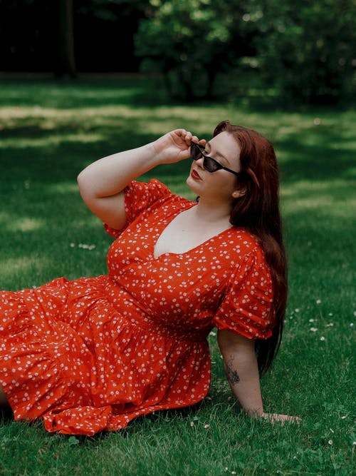 有关人, 坐, 垂直拍摄的免费素材图片