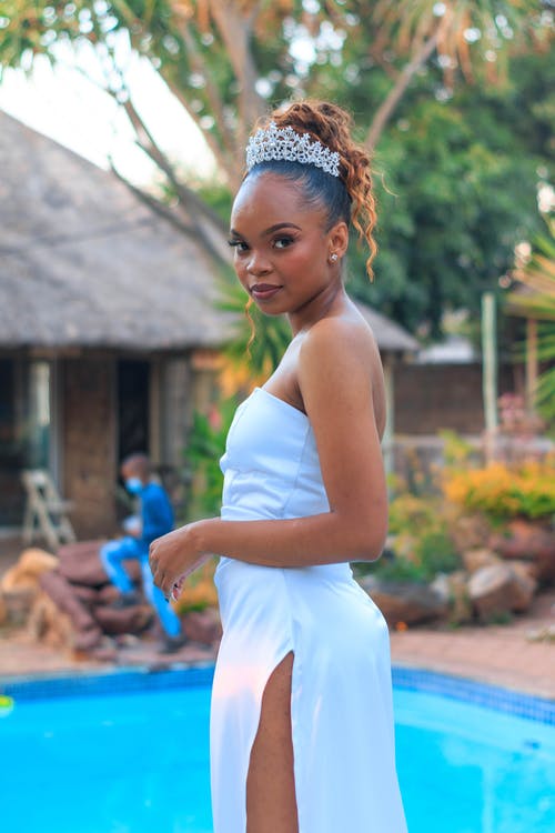 有关侧面图, 垂直拍摄, 头饰的免费素材图片