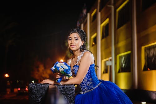 有关quinceanera, 咖啡色頭髮的女人, 女人的免费素材图片