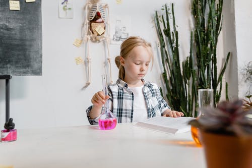 有关儿童, 勤奋, 圆底烧瓶的免费素材图片