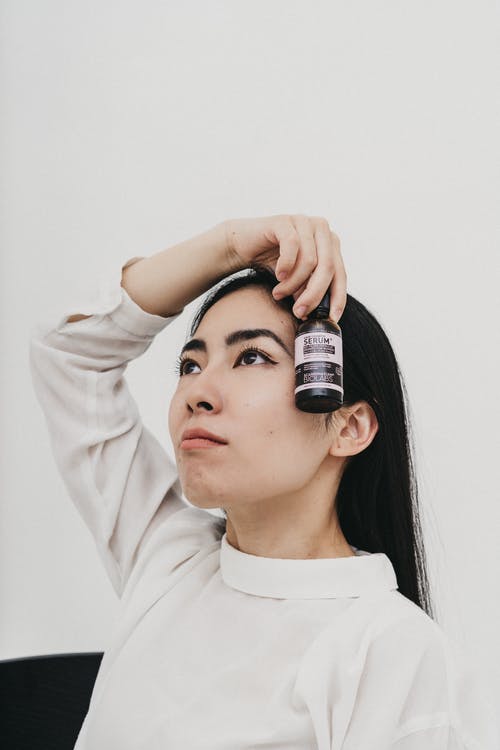 有关垂直拍摄, 女人, 室内的免费素材图片