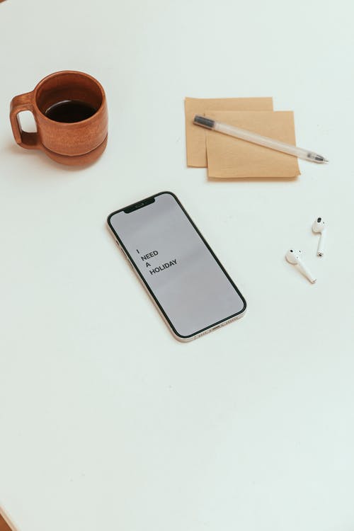 有关airpods, iPhone, 便利贴的免费素材图片