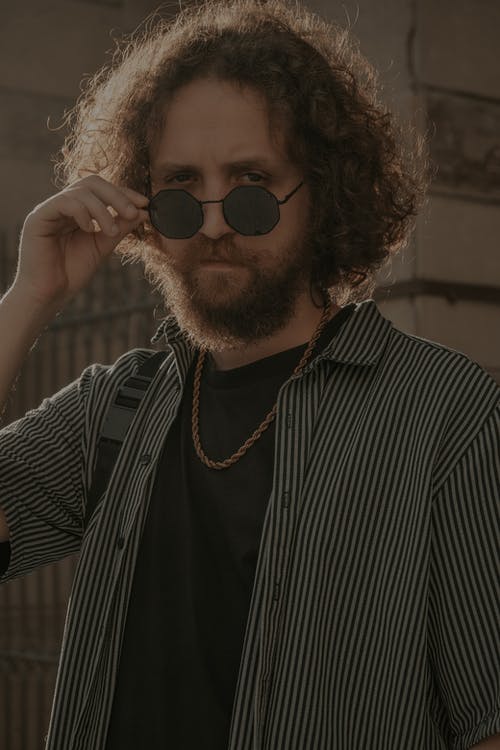 有关人, 垂直拍摄, 墨镜的免费素材图片