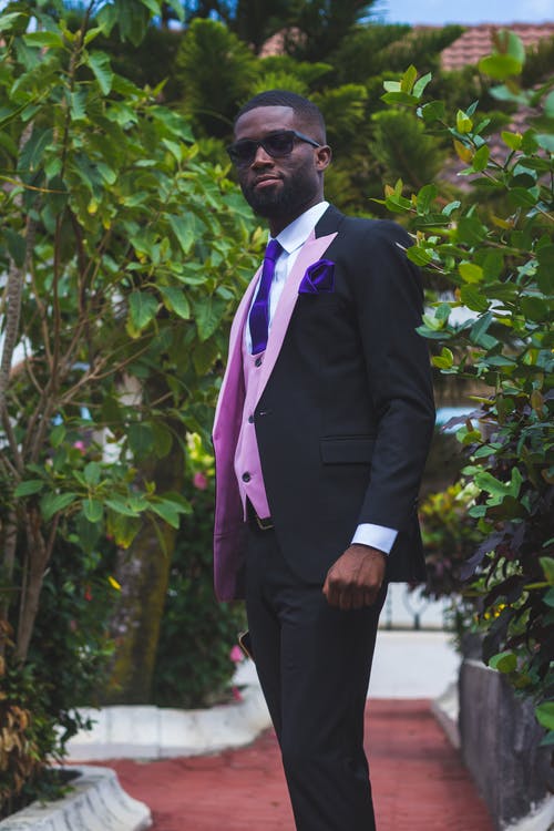 有关人, 垂直拍摄, 墨镜的免费素材图片