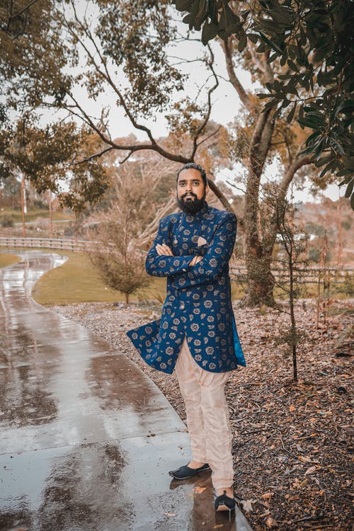 有关人, 公园, 双臂交叉的免费素材图片