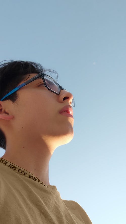 有关人, 低角度拍摄, 垂直拍摄的免费素材图片