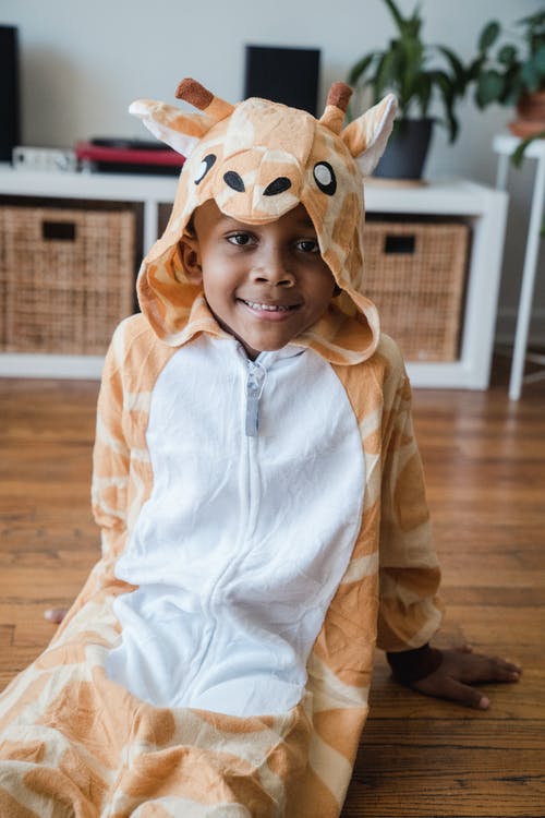 有关儿童, 动物服装, 坐的免费素材图片