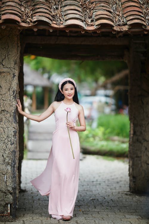 有关垂直拍摄, 女人, 微笑的免费素材图片