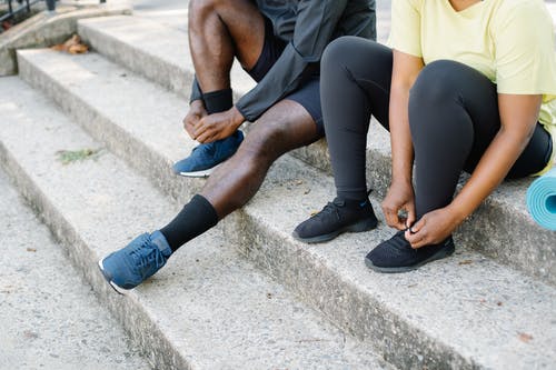 有关主动穿着, 坐, 户外的免费素材图片