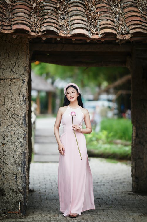 有关垂直拍摄, 女人, 微笑的免费素材图片