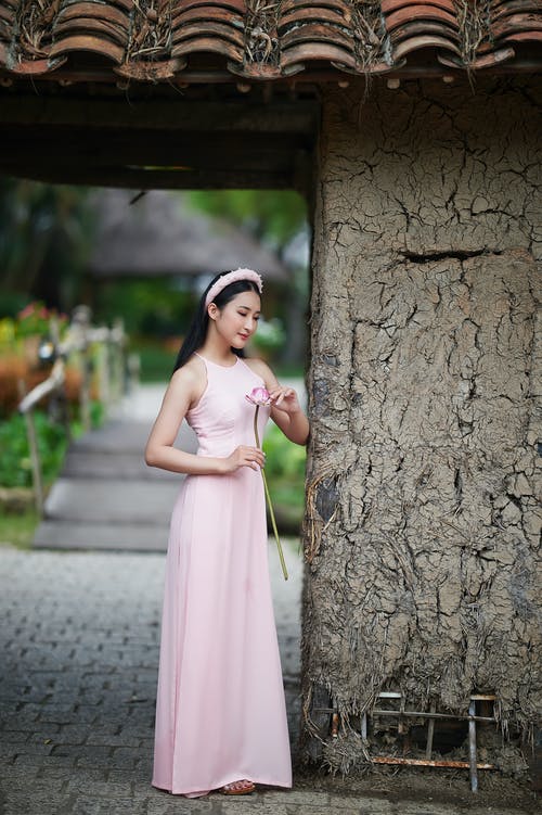 有关垂直拍摄, 女人, 摆姿势的免费素材图片