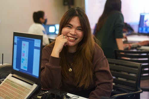 有关商业, 坐, 女孩的免费素材图片