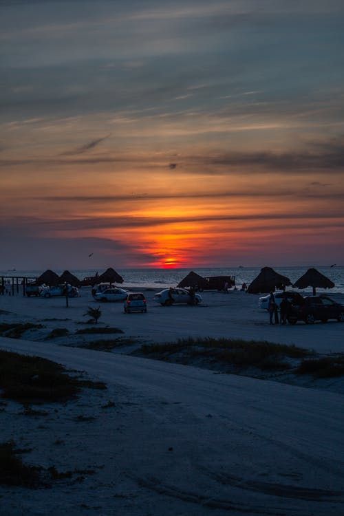 有关垂直拍摄, 日落, 晚间的免费素材图片