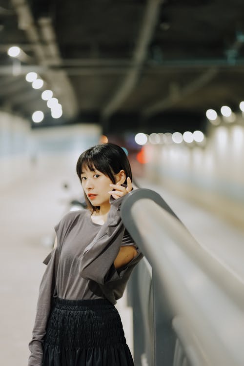 有关倚, 垂直拍摄, 女人的免费素材图片