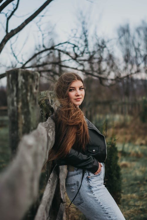 有关垂直拍摄, 女人, 年轻的免费素材图片