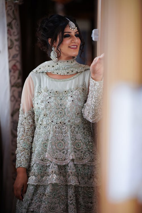 有关传统服装, 优雅, 光鲜亮丽的免费素材图片