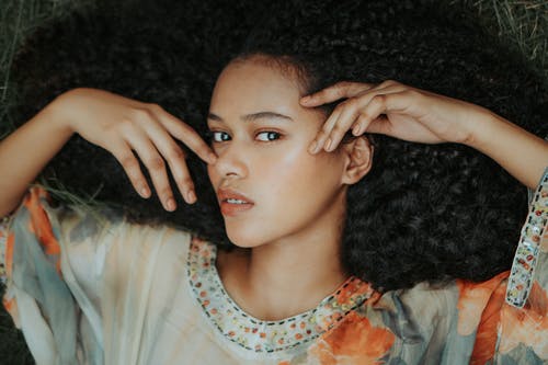 有关人, 双手放在脸上, 女人的免费素材图片