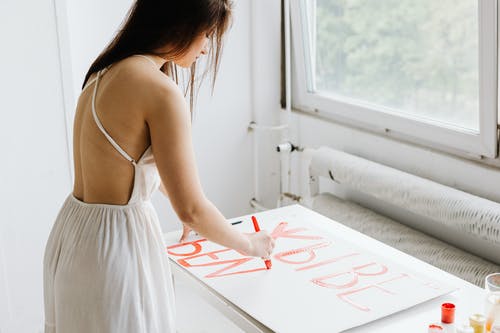 有关垂直拍摄, 女士, 年轻女子的免费素材图片