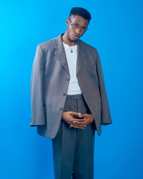 有关夹克, 套装, 眼镜的免费素材图片