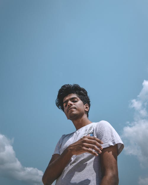 有关人, 低角度拍摄, 垂直拍摄的免费素材图片