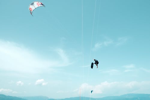 有关不亦乐乎, 在空中, 极限运动的免费素材图片