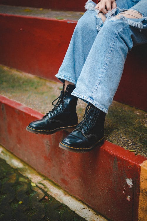 有关垂直拍摄, 牛仔布, 皮靴的免费素材图片