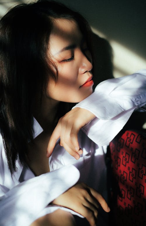 有关垂直拍摄, 特写, 白衬衫的免费素材图片