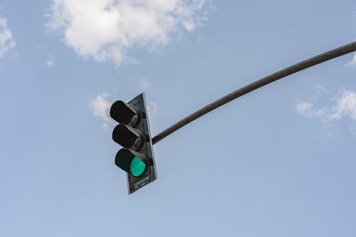 有关交通信号灯, 低角度拍摄, 红绿灯的免费素材图片