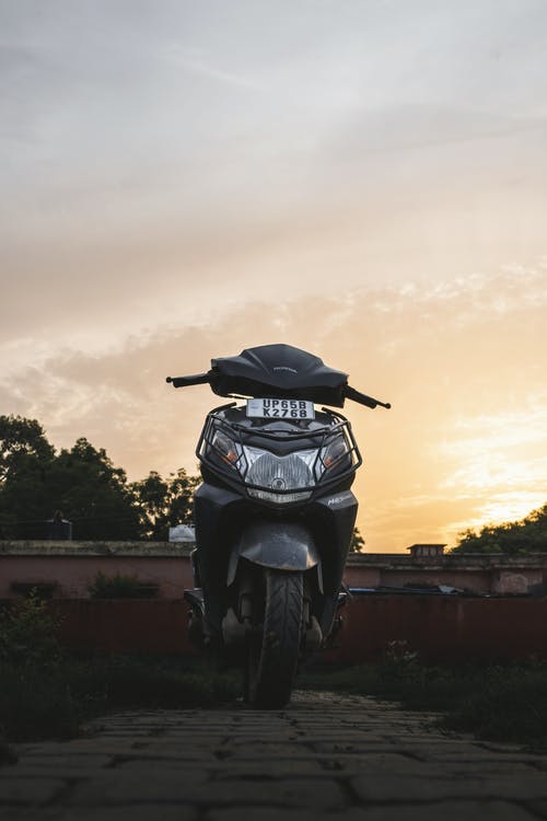 有关停, 垂直拍摄, 摩托车的免费素材图片