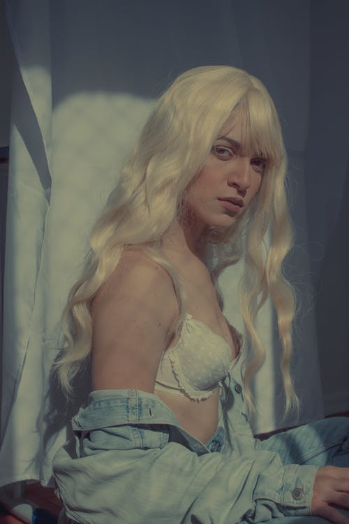 有关垂直拍摄, 女人, 女用贴身内衣裤的免费素材图片